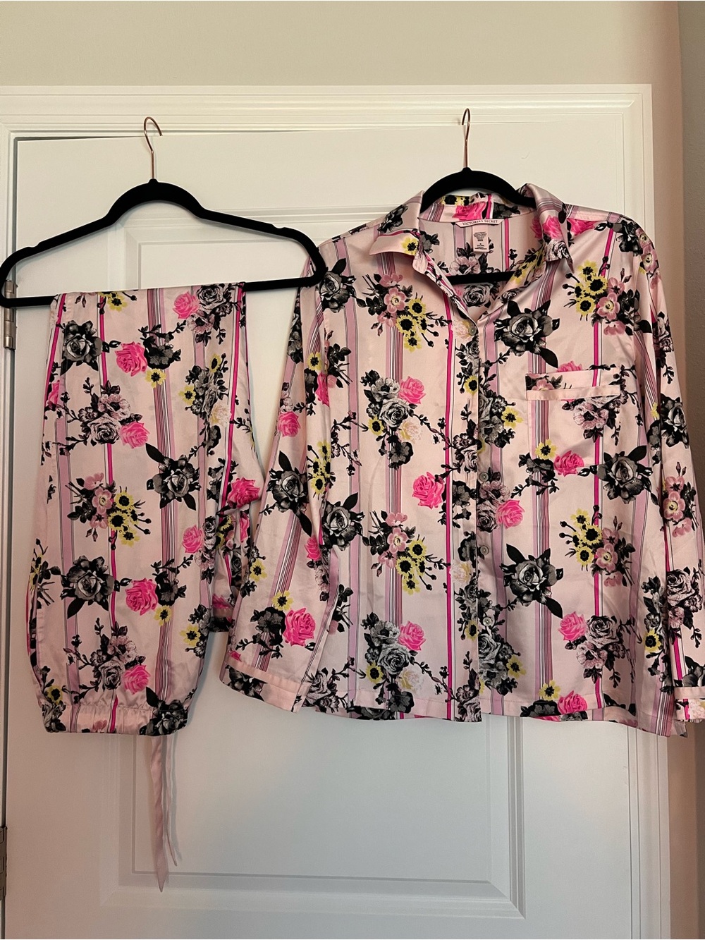 Victoria's Secret Satin Floral Pajama Set Pink Button Front Long Sleeve - Medium